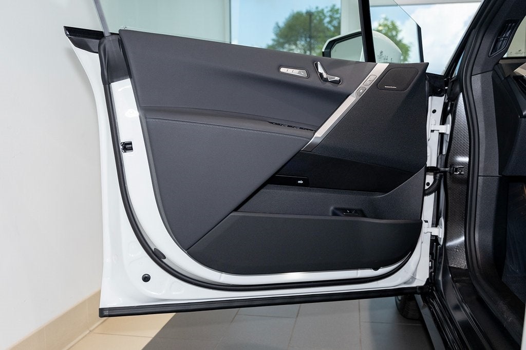 2025 BMW iX xDrive50