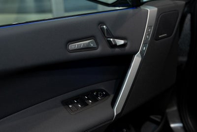 2025 BMW iX xDrive50