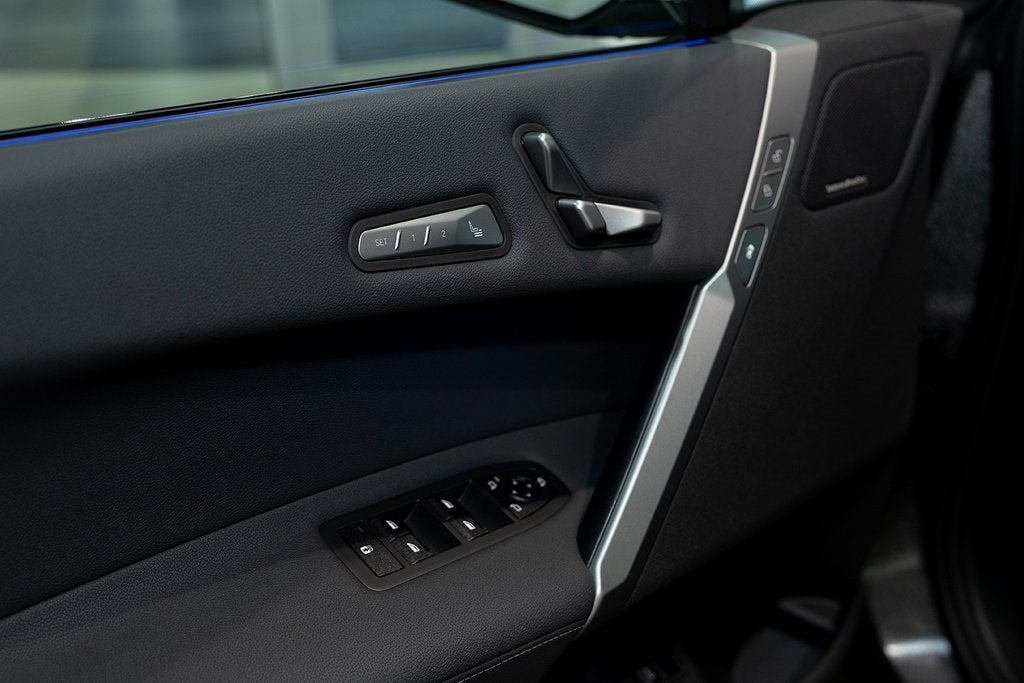 2025 BMW iX xDrive50