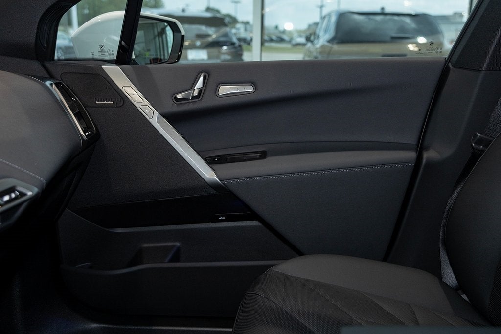 2025 BMW iX xDrive50