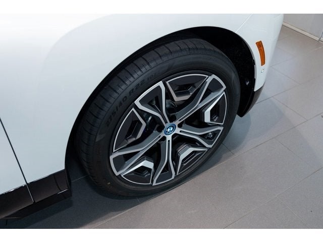 2025 BMW iX xDrive50