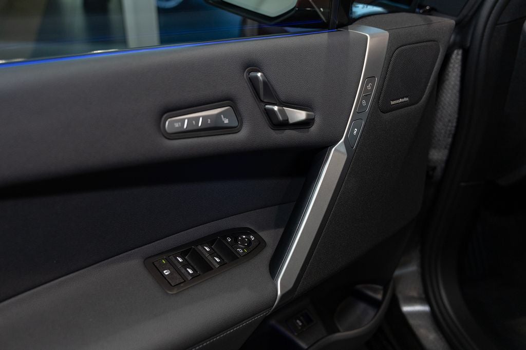 2026 BMW iX xDrive60