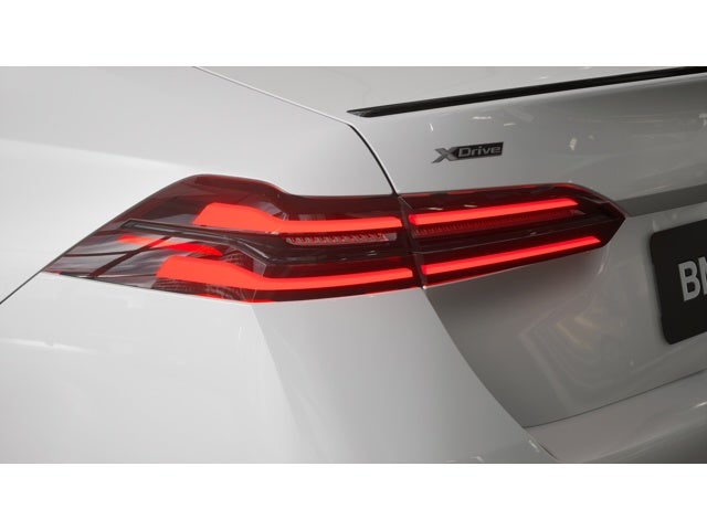 2027 BMW 550e 550e xDrive